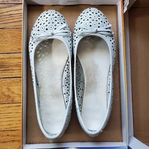 Flower Patterned White Flats